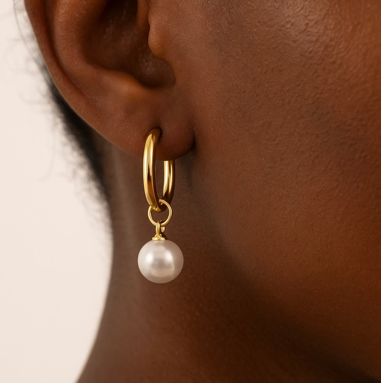 Hanging Pearl Huggies