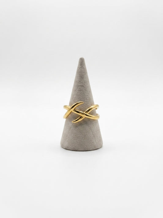 Twist Crossover Ring