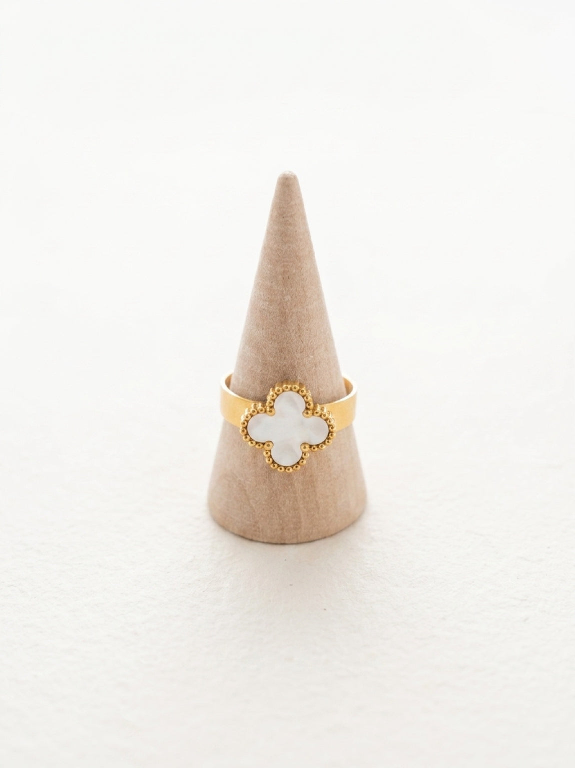 Clover Ring
