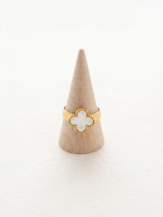 Clover Ring