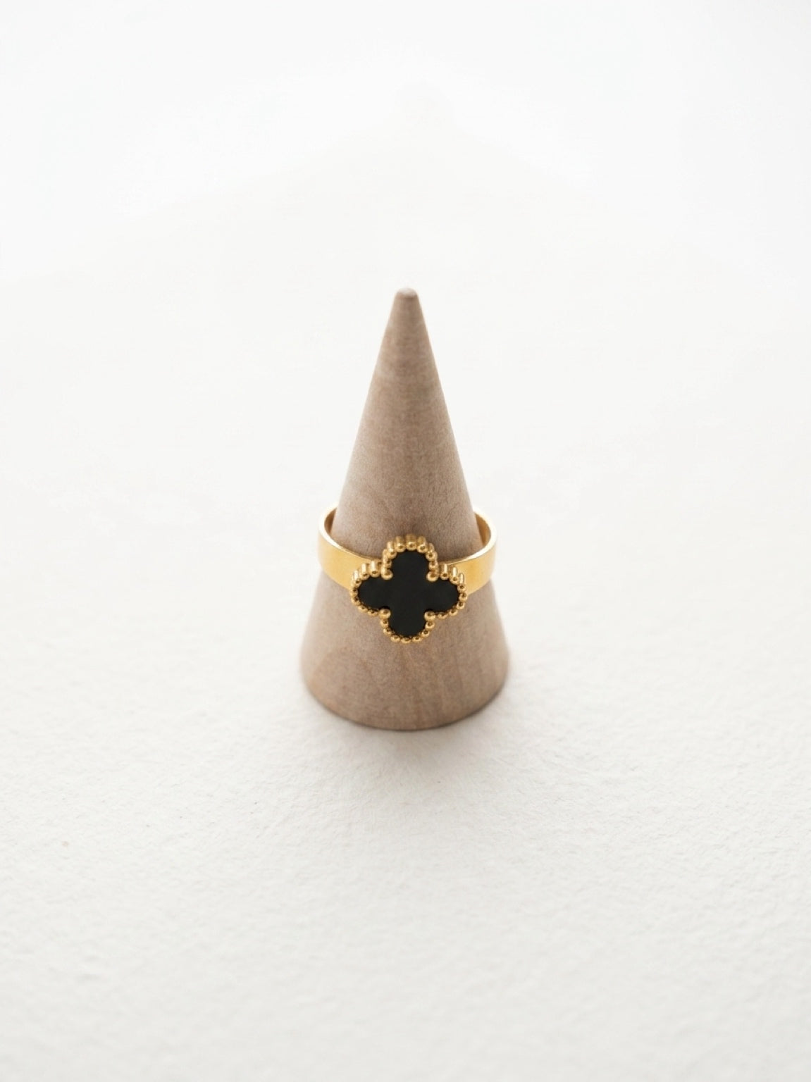 Clover Ring