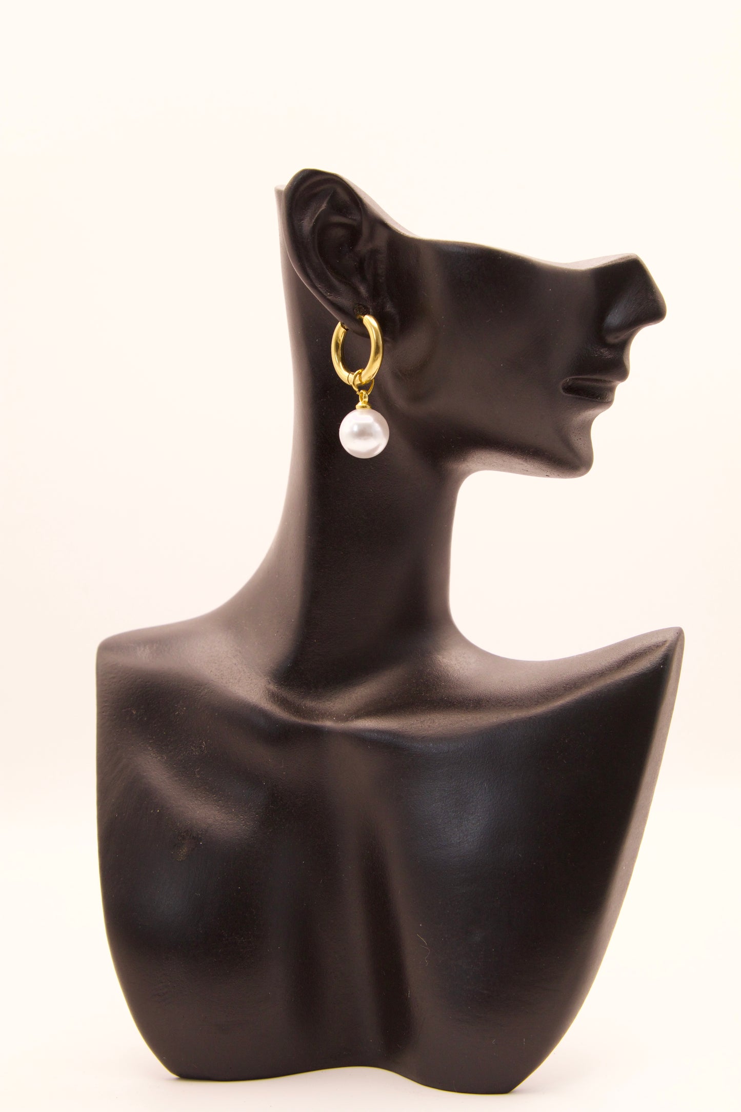 Hanging Pearl Huggies